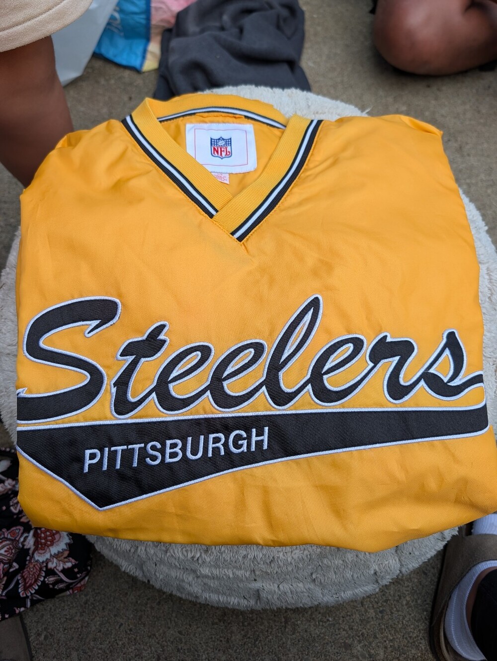Pittsburgh Steelers NFL Pull Over Jacket Size Large
